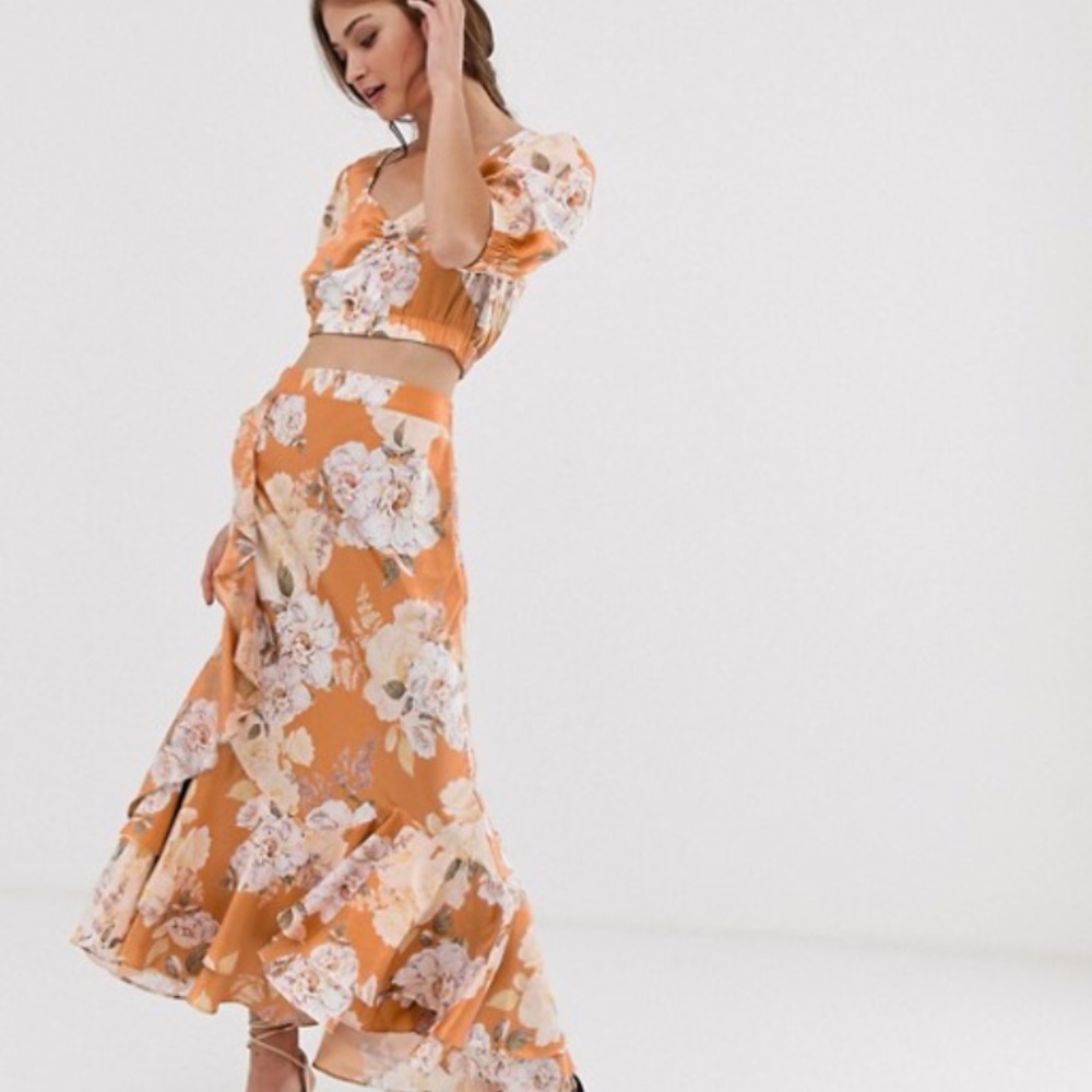 Floral Midi Dress Got new on Poshmark but never wore it. Brand new condition